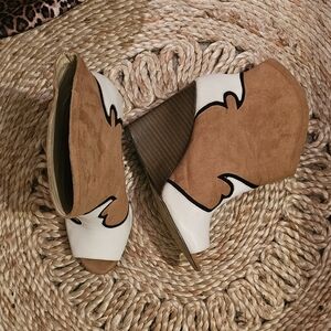 Stylish Cognac, White, and Black Wedge Western Style Boots 8.5